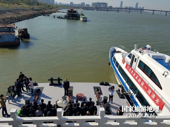 江西開展呵護一湖清水，嚴厲打擊非法采砂行動（圖）